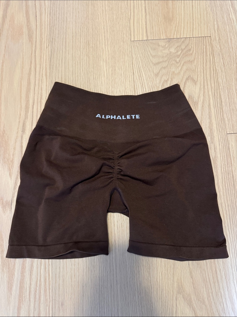 Alphalete Women's Brown High-Rise Scrunch-Back Bike Shorts